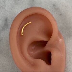 18k Gold Arch Cartilage Earring Brand New